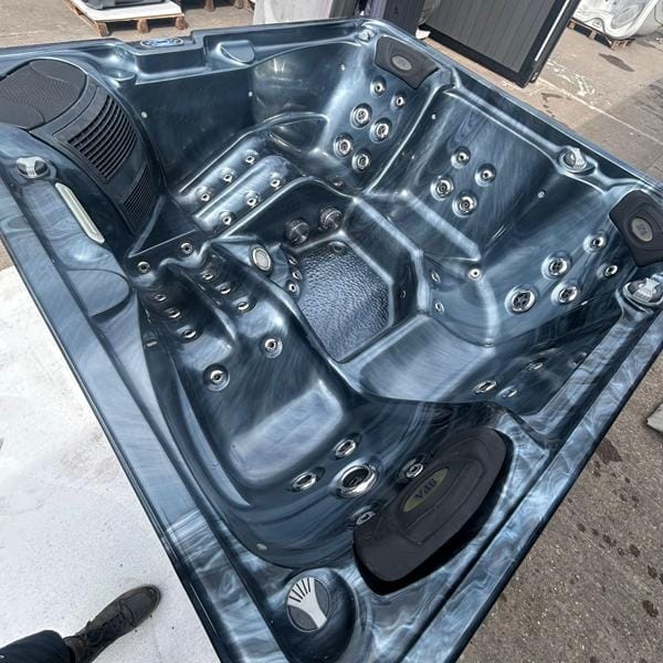 Tempest Flow 3 Seater 5 Person 2 Lounger Hot Tub