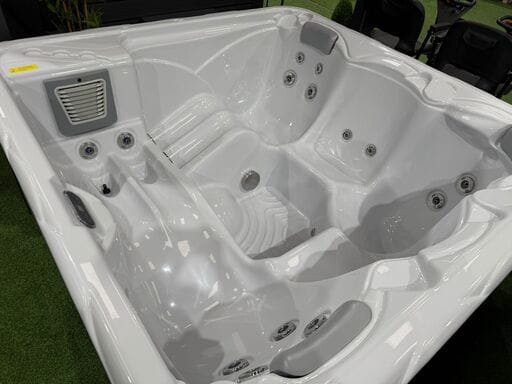 Lunar Luxury 5 Person 3 Seater 2 Lounger Hot Tub