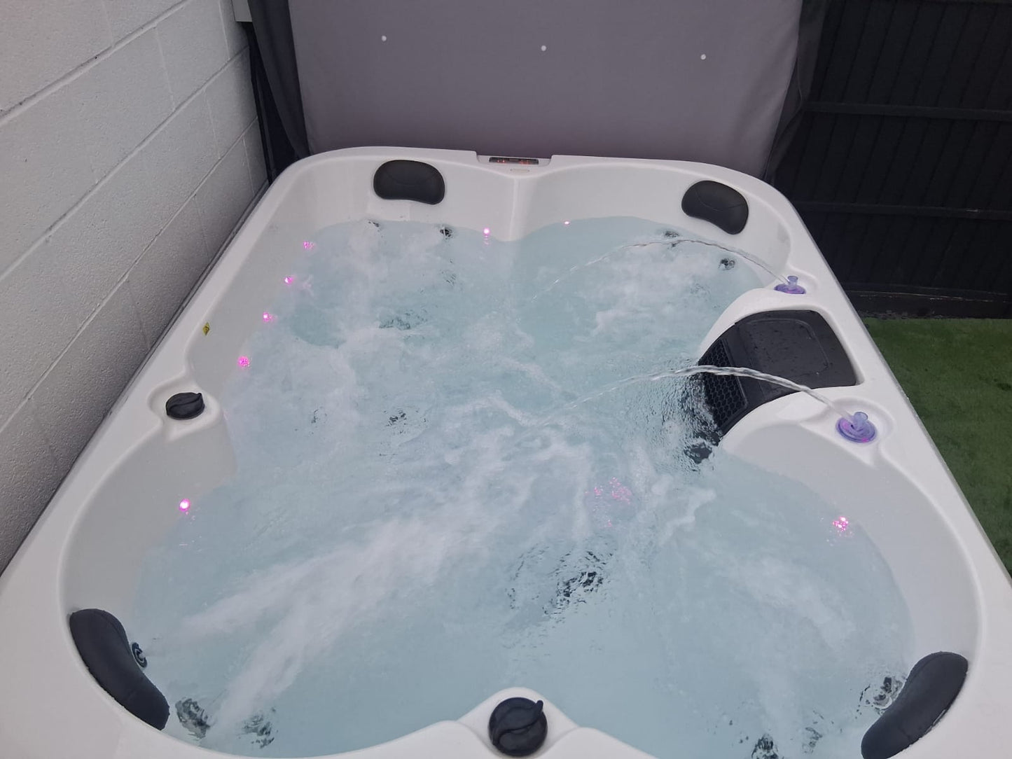 Tranquil Tide 4 Person 1 Lounger Hot Tub