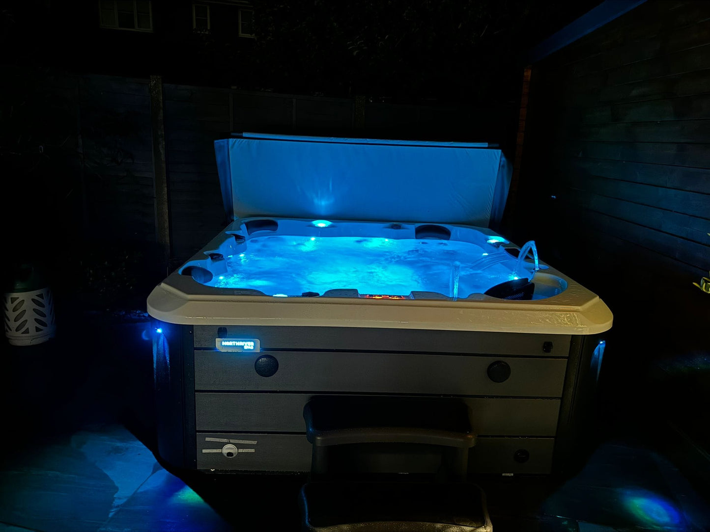 Tahiti Hot Tub 5 Person 2 Lounger