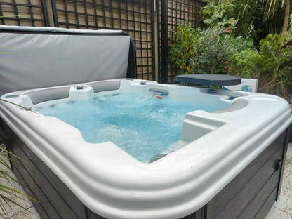 Luxury Bliss 3 Person 1 Lounger Hot Tub