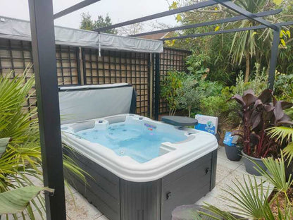 Luxury Bliss 3 Person 1 Lounger Hot Tub