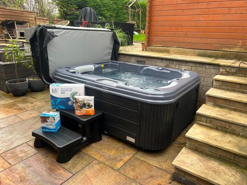 Luxury Bliss 3 Person 1 Lounger Hot Tub