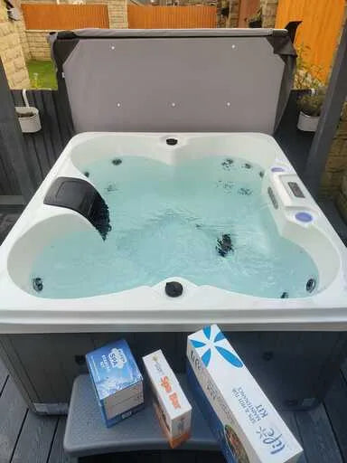 Canadian Haven 4 Person All Seater Hot Tub