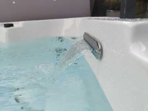 Canadian Haven 4 Person All Seater Hot Tub