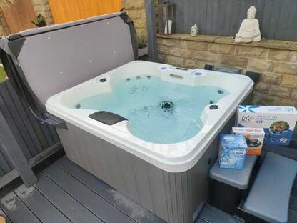 Canadian Haven 4 Person All Seater Hot Tub