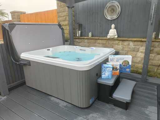 Canadian Haven 4 Person All Seater Hot Tub