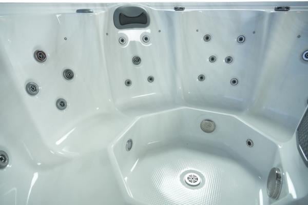 The Rio 7 Person All Seater Hot Tub