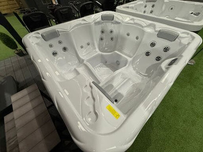 Lunar Luxury 5 Person 3 Seater 2 Lounger Hot Tub