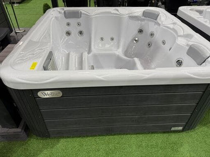 Lunar Luxury 5 Person 3 Seater 2 Lounger Hot Tub