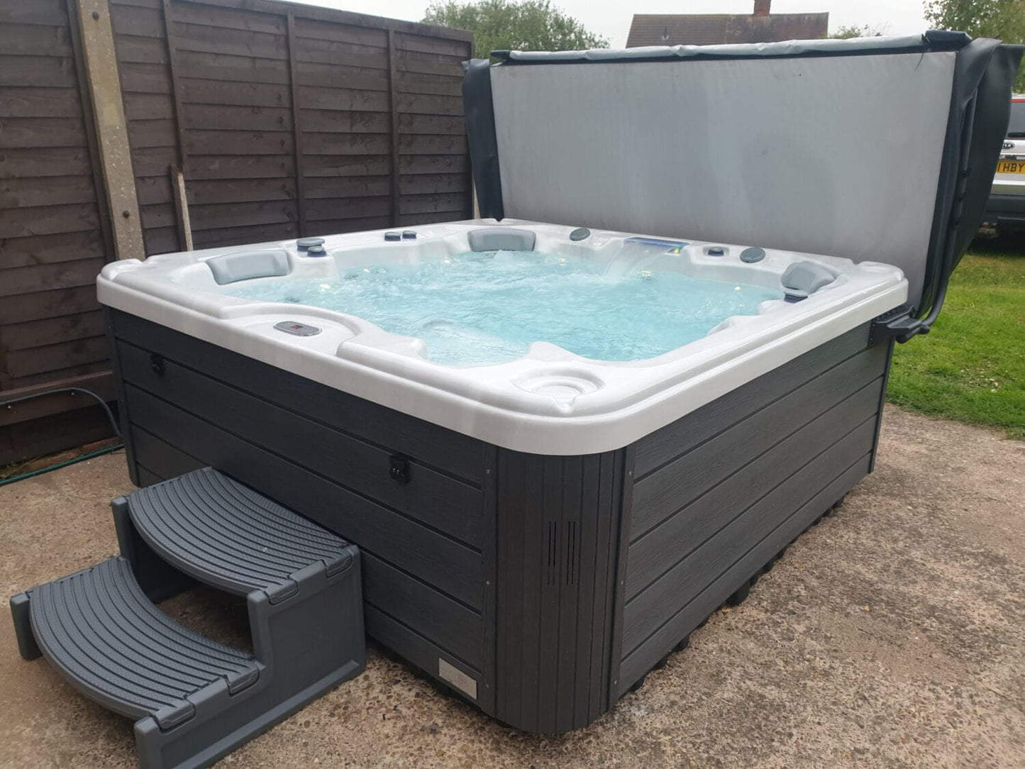 Seabreeze Retreat 6 Person 1 Lounger Hot Tub