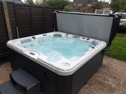 Seabreeze Retreat 6 Person 1 Lounger Hot Tub
