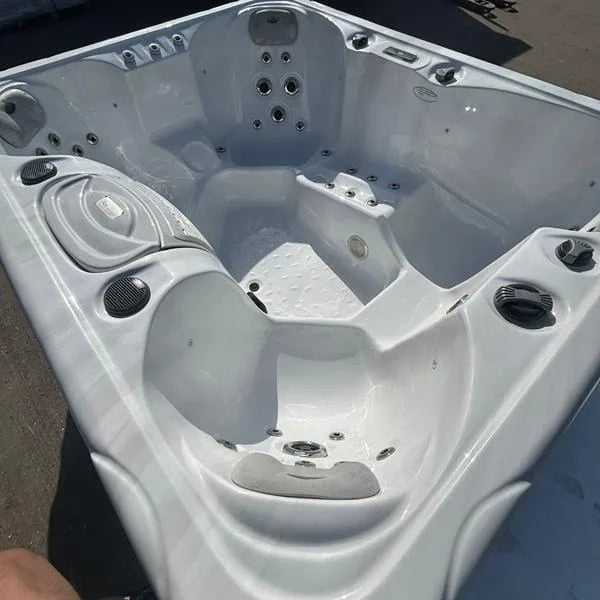WaveRelax 5 Person 4 Seater 1 Lounger Hot Tub