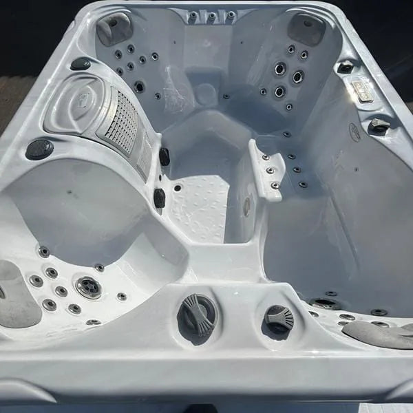 WaveRelax 5 Person 4 Seater 1 Lounger Hot Tub