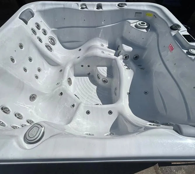 Oasis Hot Tub 5 Person 3 Seater 2 Lounger