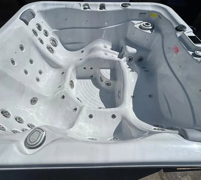 Oasis Hot Tub 5 Person 3 Seater 2 Lounger