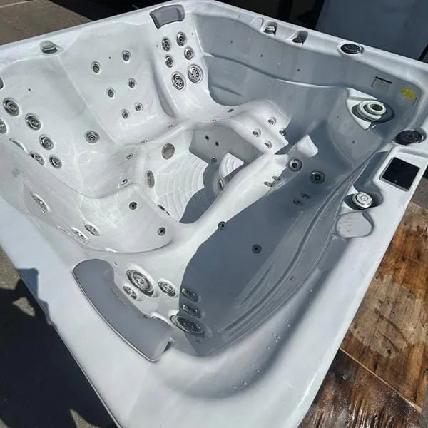 Oasis Hot Tub 5 Person 3 Seater 2 Lounger