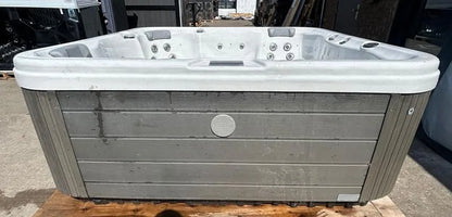 Oasis Hot Tub 5 Person 3 Seater 2 Lounger
