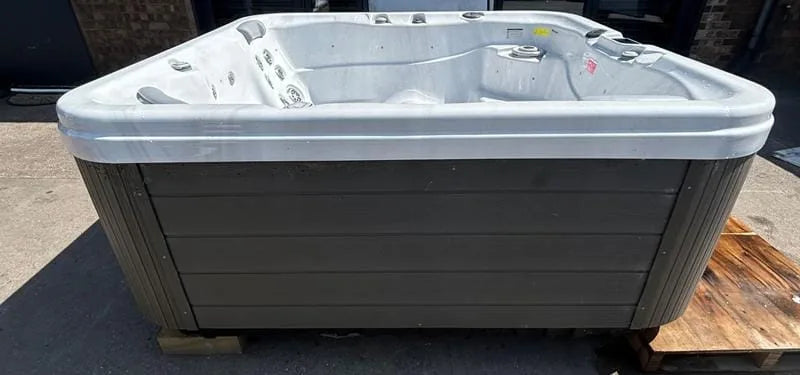 Oasis Hot Tub 5 Person 3 Seater 2 Lounger