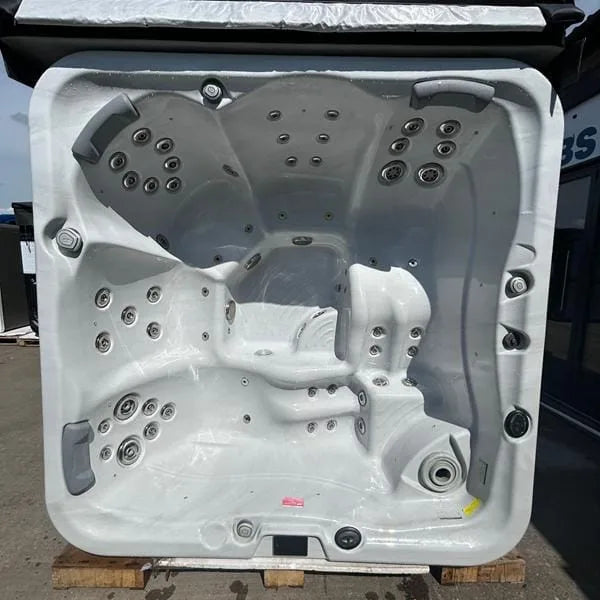 Oasis Hot Tub 5 Person 3 Seater 2 Lounger