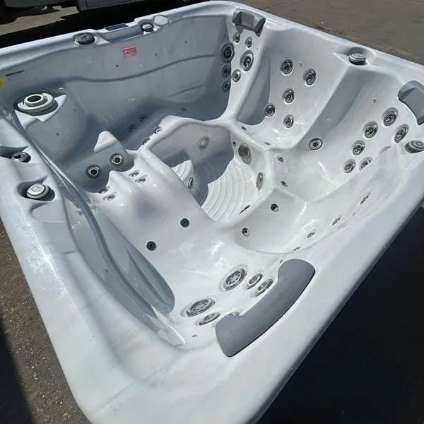 Oasis Hot Tub 5 Person 3 Seater 2 Lounger