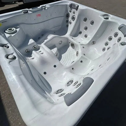 Oasis Hot Tub 5 Person 3 Seater 2 Lounger