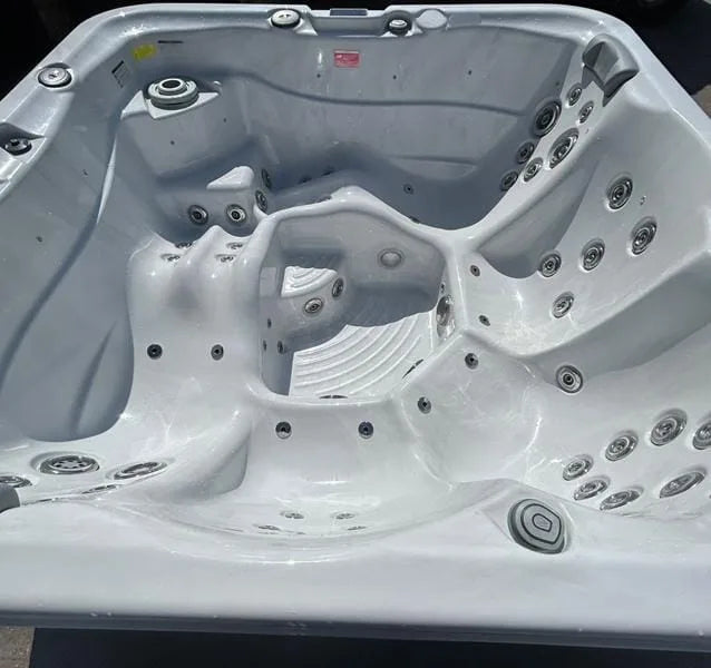 Oasis Hot Tub 5 Person 3 Seater 2 Lounger