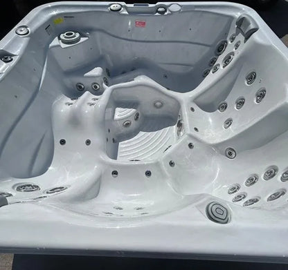 Oasis Hot Tub 5 Person 3 Seater 2 Lounger