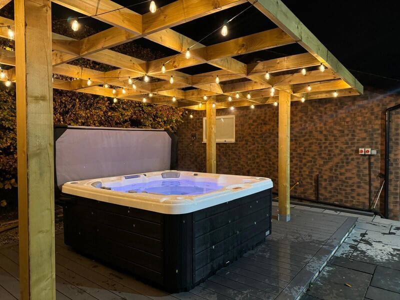 Seabreeze Retreat 6 Person 1 Lounger Hot Tub