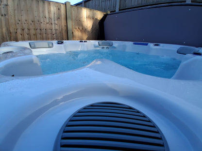 Seabreeze Retreat 6 Person 1 Lounger Hot Tub