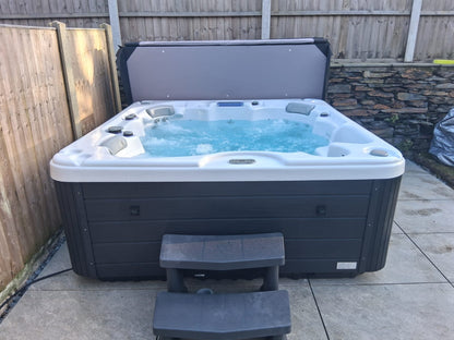 Seabreeze Retreat 6 Person 1 Lounger Hot Tub