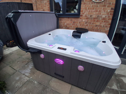Canadian Haven 4 Person All Seater Hot Tub