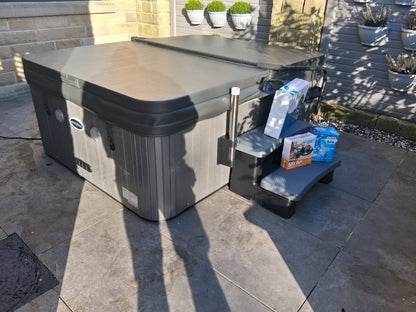 Canadian Haven 4 Person All Seater Hot Tub