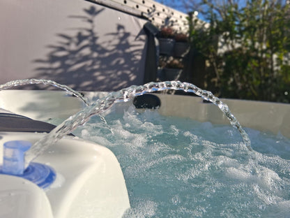 Canadian Haven 4 Person All Seater Hot Tub