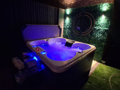 Canadian Haven 4 Person All Seater Hot Tub