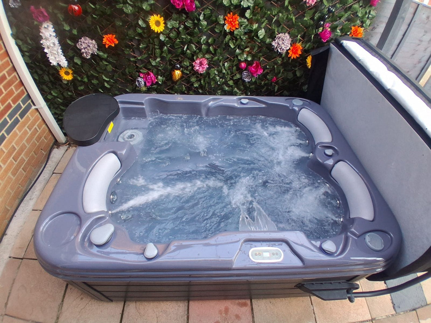 Luxury Bliss 3 Person 1 Lounger Hot Tub