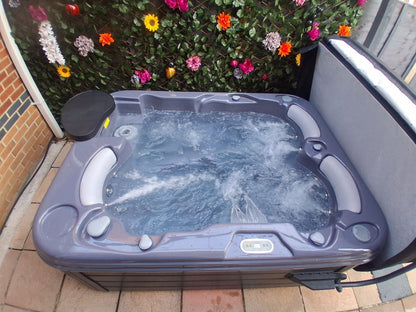 Luxury Bliss 3 Person 1 Lounger Hot Tub