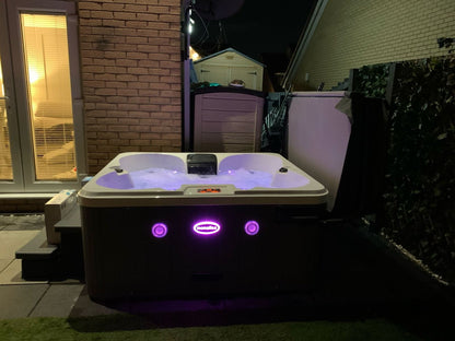 Canadian Haven 4 Person All Seater Hot Tub