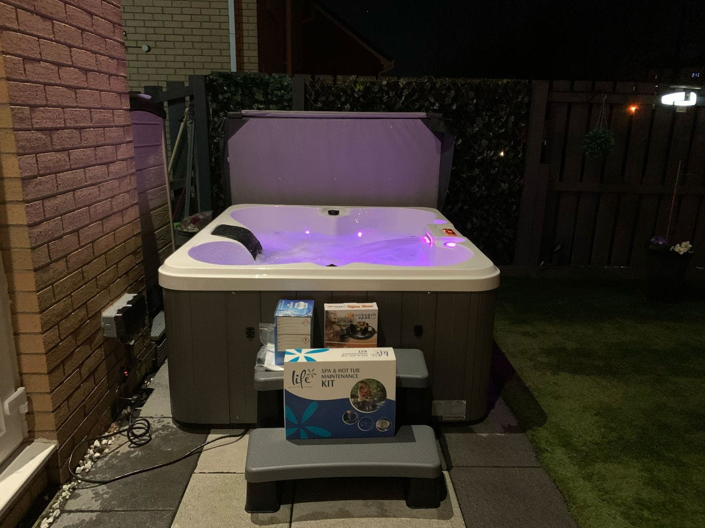 Canadian Haven 4 Person All Seater Hot Tub