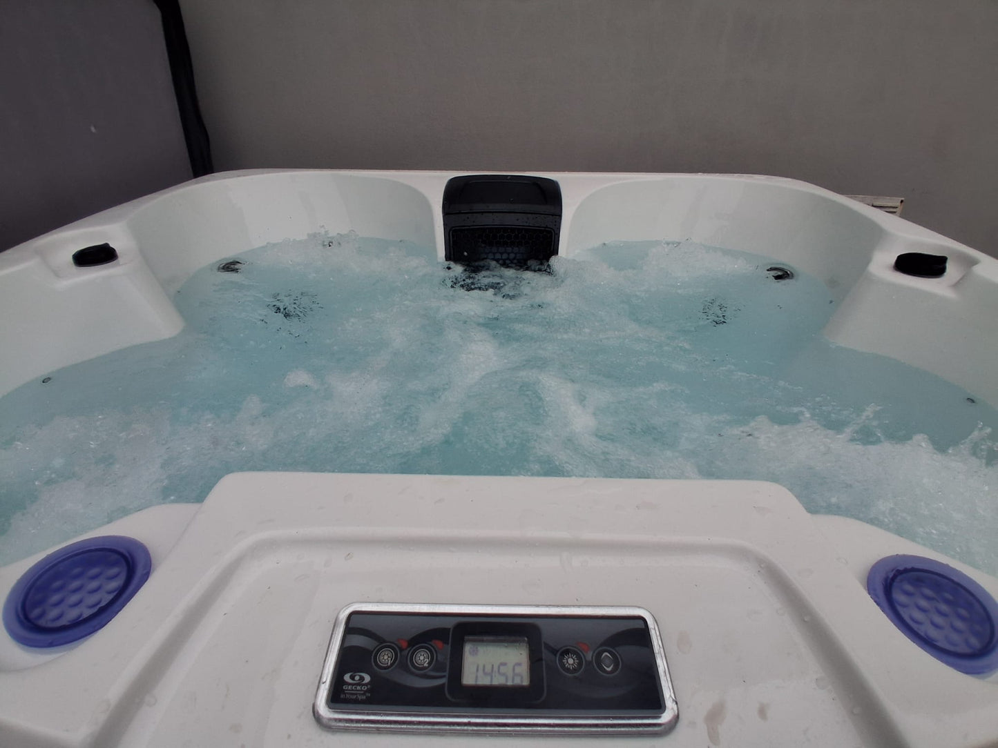 Canadian Haven 4 Person All Seater Hot Tub