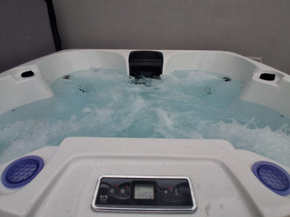 Canadian Haven 4 Person All Seater Hot Tub