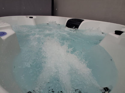 Canadian Haven 4 Person All Seater Hot Tub