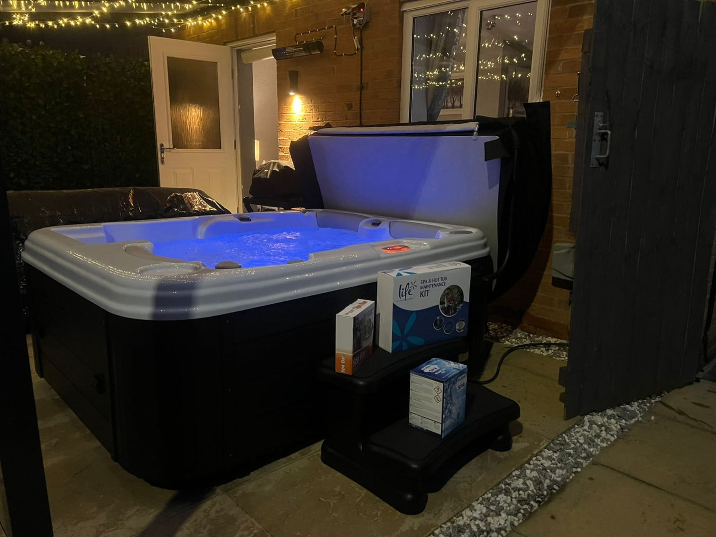 Luxury Bliss 3 Person 1 Lounger Hot Tub