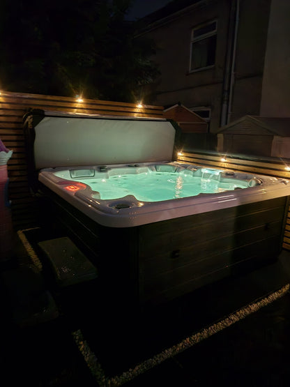 Seabreeze Retreat 6 Person 1 Lounger Hot Tub