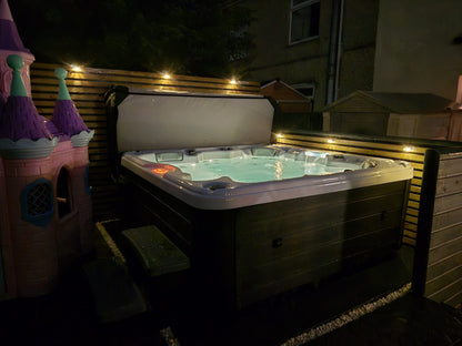 Seabreeze Retreat 6 Person 1 Lounger Hot Tub