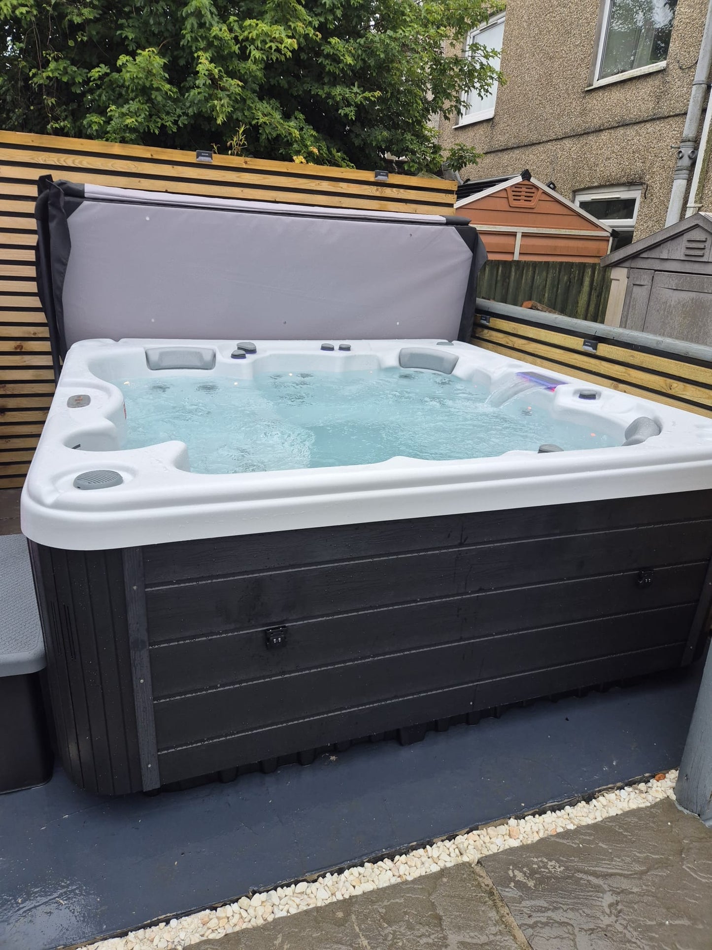 Seabreeze Retreat 6 Person 1 Lounger Hot Tub