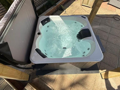 Ocean Monarch 4 Person All Seater Hot Tub