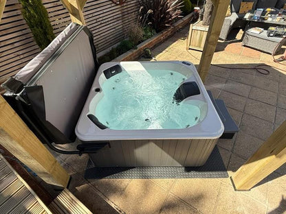 Ocean Monarch 4 Person All Seater Hot Tub