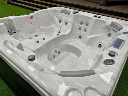 Seabreeze Retreat 6 Person 1 Lounger Hot Tub