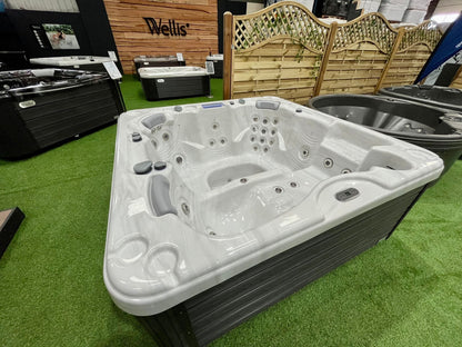 Seabreeze Retreat 6 Person 1 Lounger Hot Tub